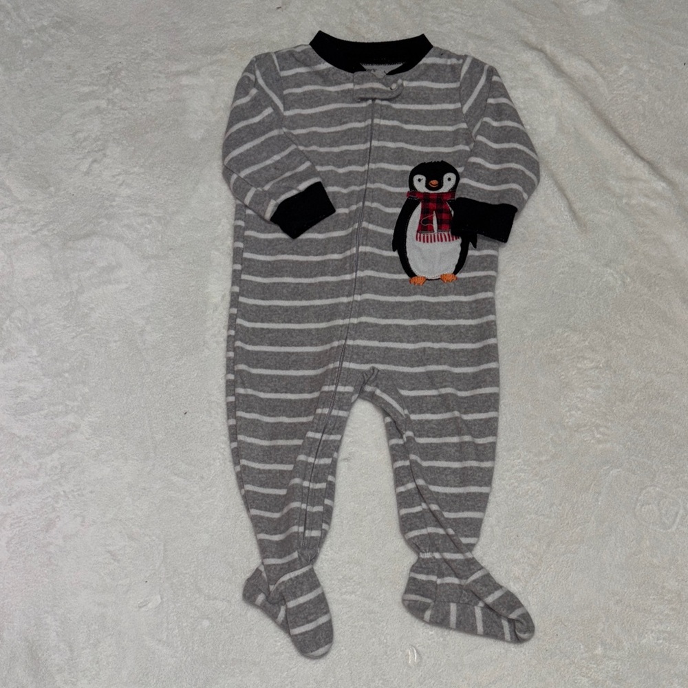 (3 for $10) carters Gray Striped Penguin One Piece footie sleeper 🐧